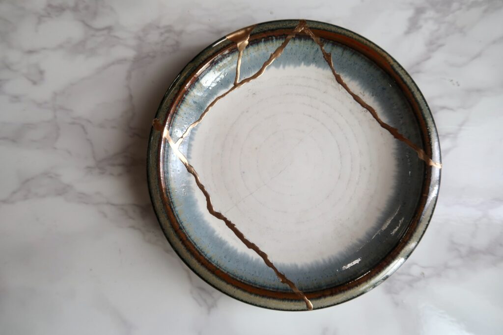 kintsugi pottery